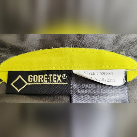 Marmot Men's Black and Yellow GORE-TEX Jacket w/Side Vents | Size Large - Picture 5 of 9